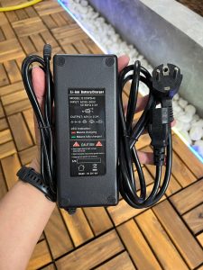 bộ sạc 42V 2.5a pin 36V li-ion battery charger